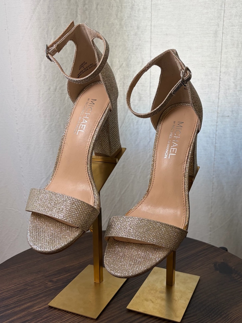 MICHAEL by Michael Shannon Champagne Glitter Block Heels Size 7